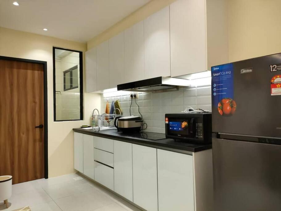 Armadale Residence-3r3b-galacity Airport-free 2 Parking Apartment Kuching